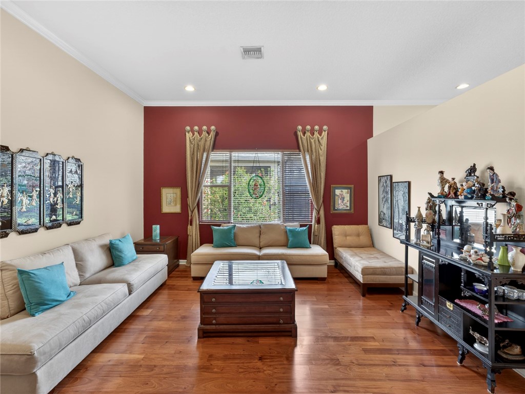 608 Calamondin Way SW