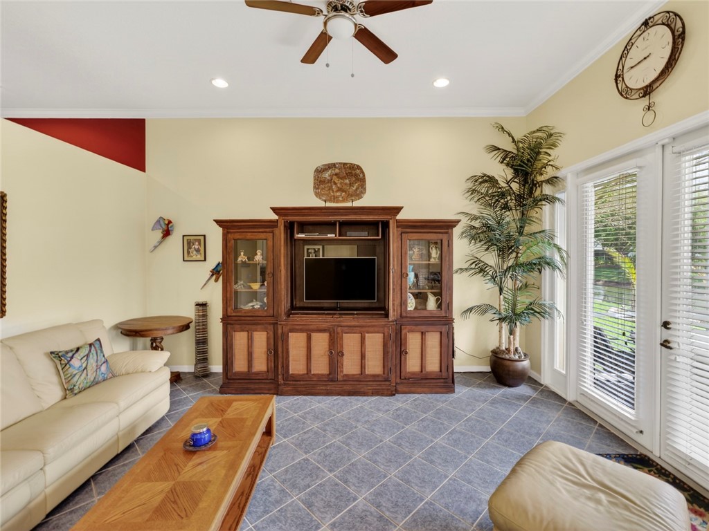 608 Calamondin Way SW