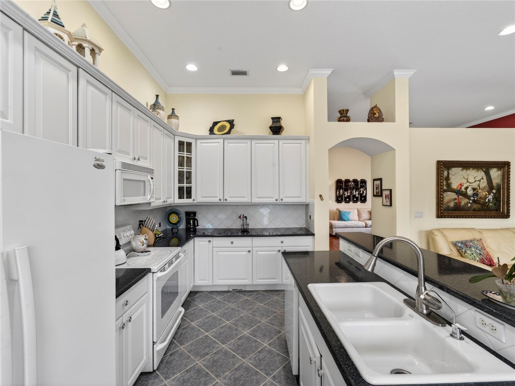 608 Calamondin Way SW