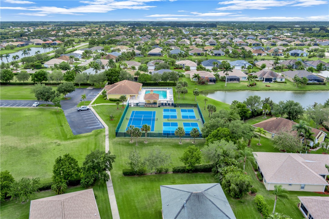 608 Calamondin Way SW