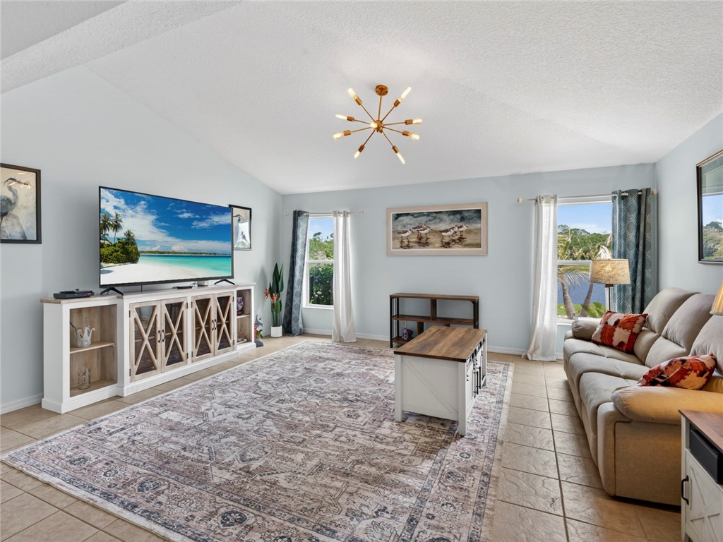 531 High Hawk Circle