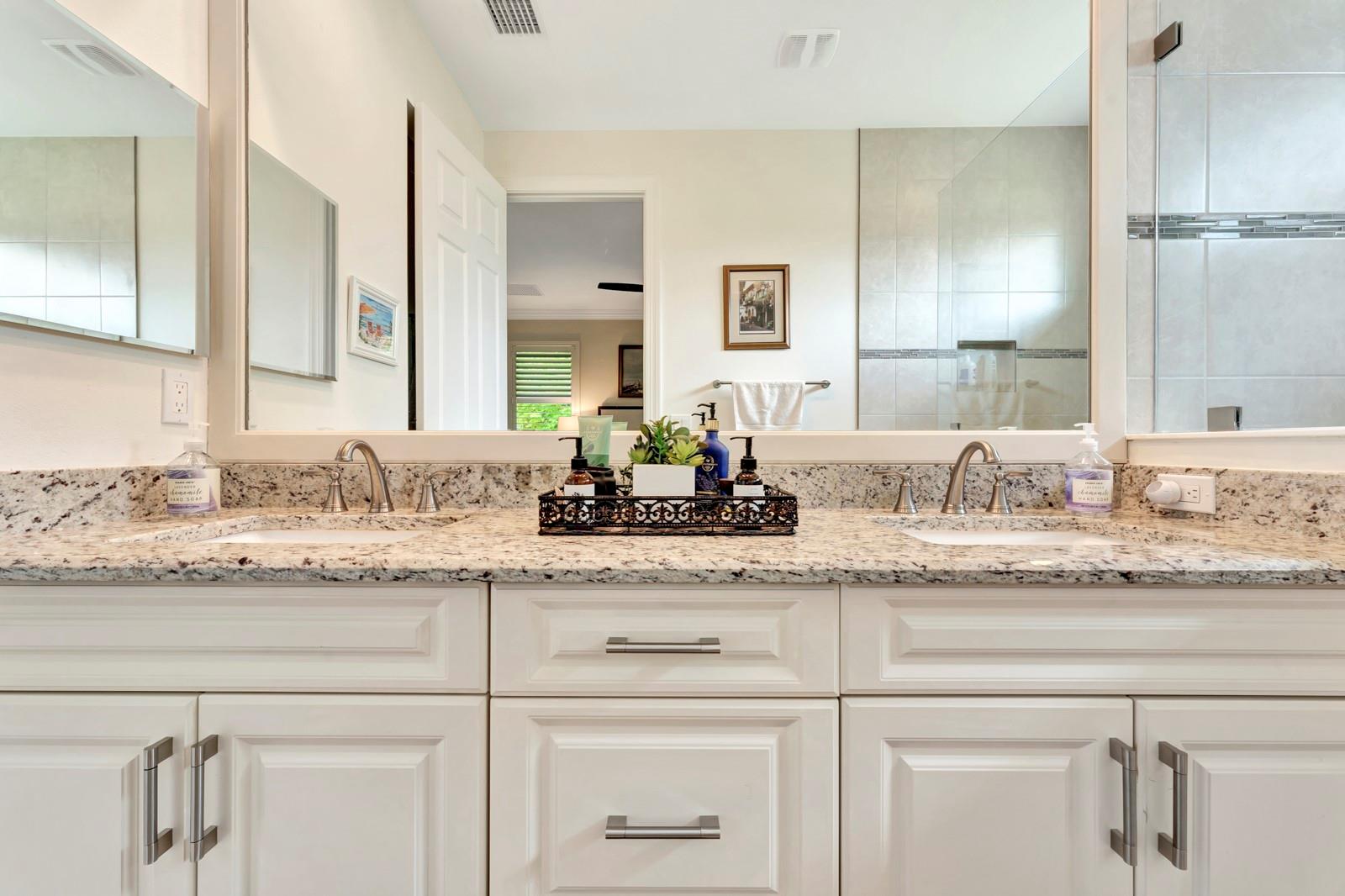 5950 Bella Rosa Ln