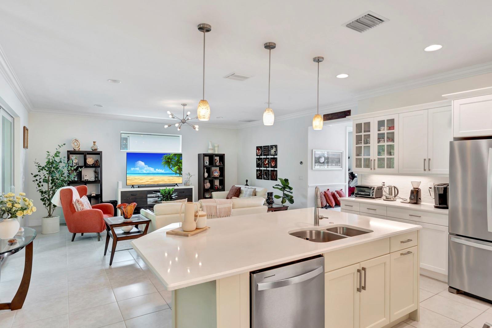 5950 Bella Rosa Ln