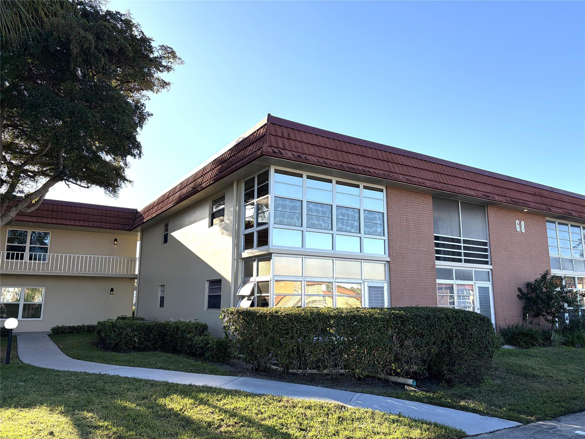 68 Royal Oak Ct 106