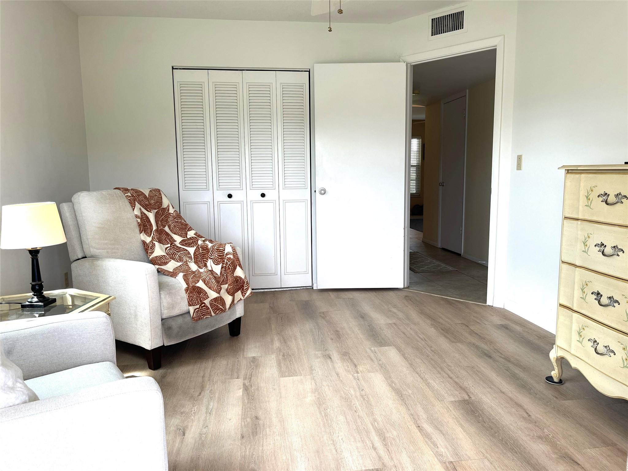 68 Royal Oak Ct 106