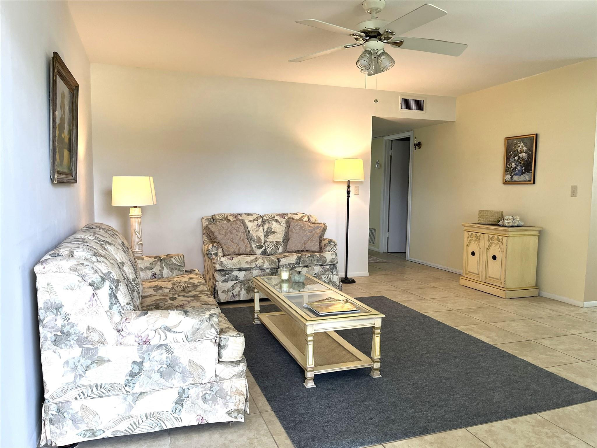 68 Royal Oak Ct 106