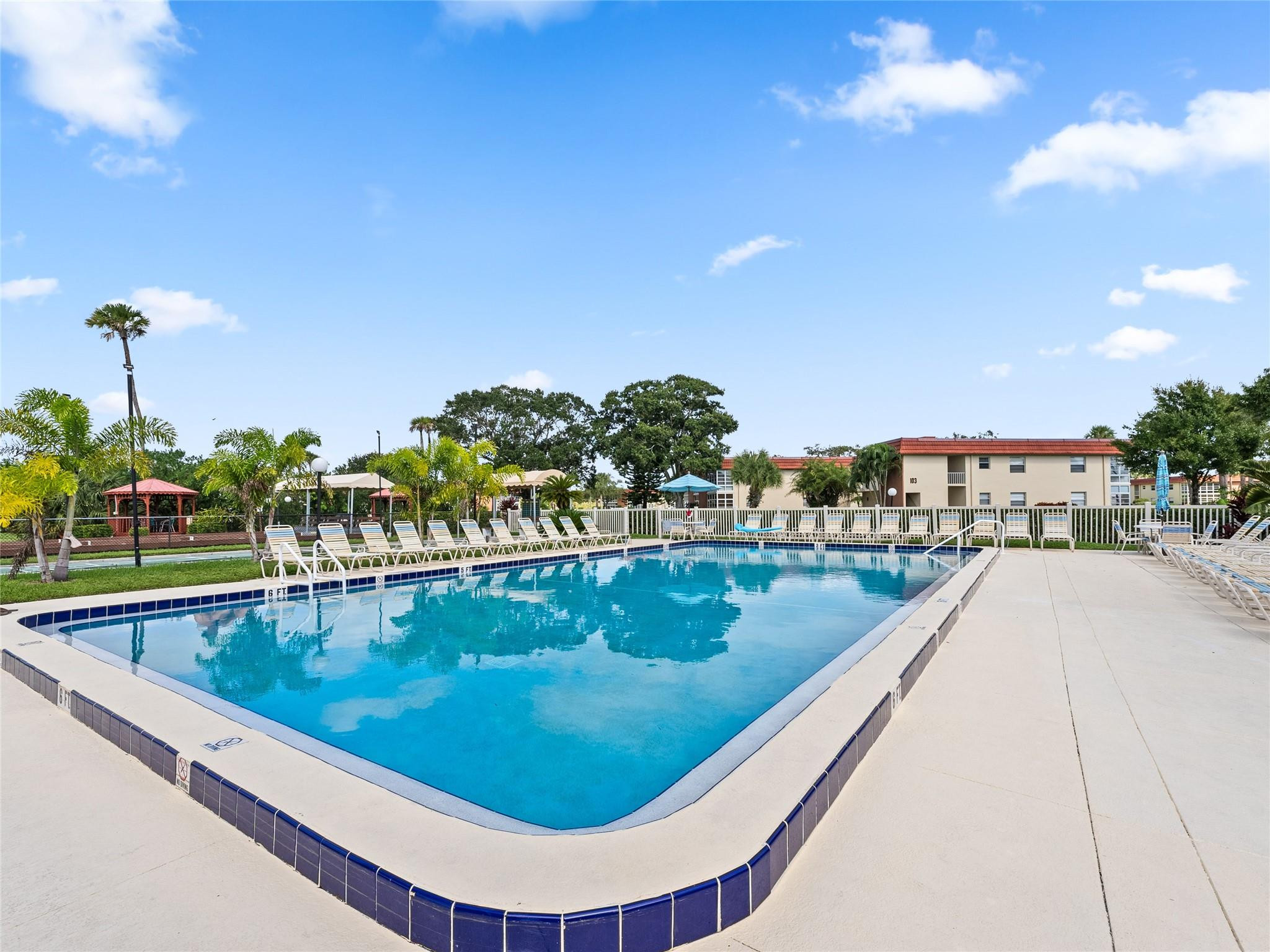 68 Royal Oak Ct 106
