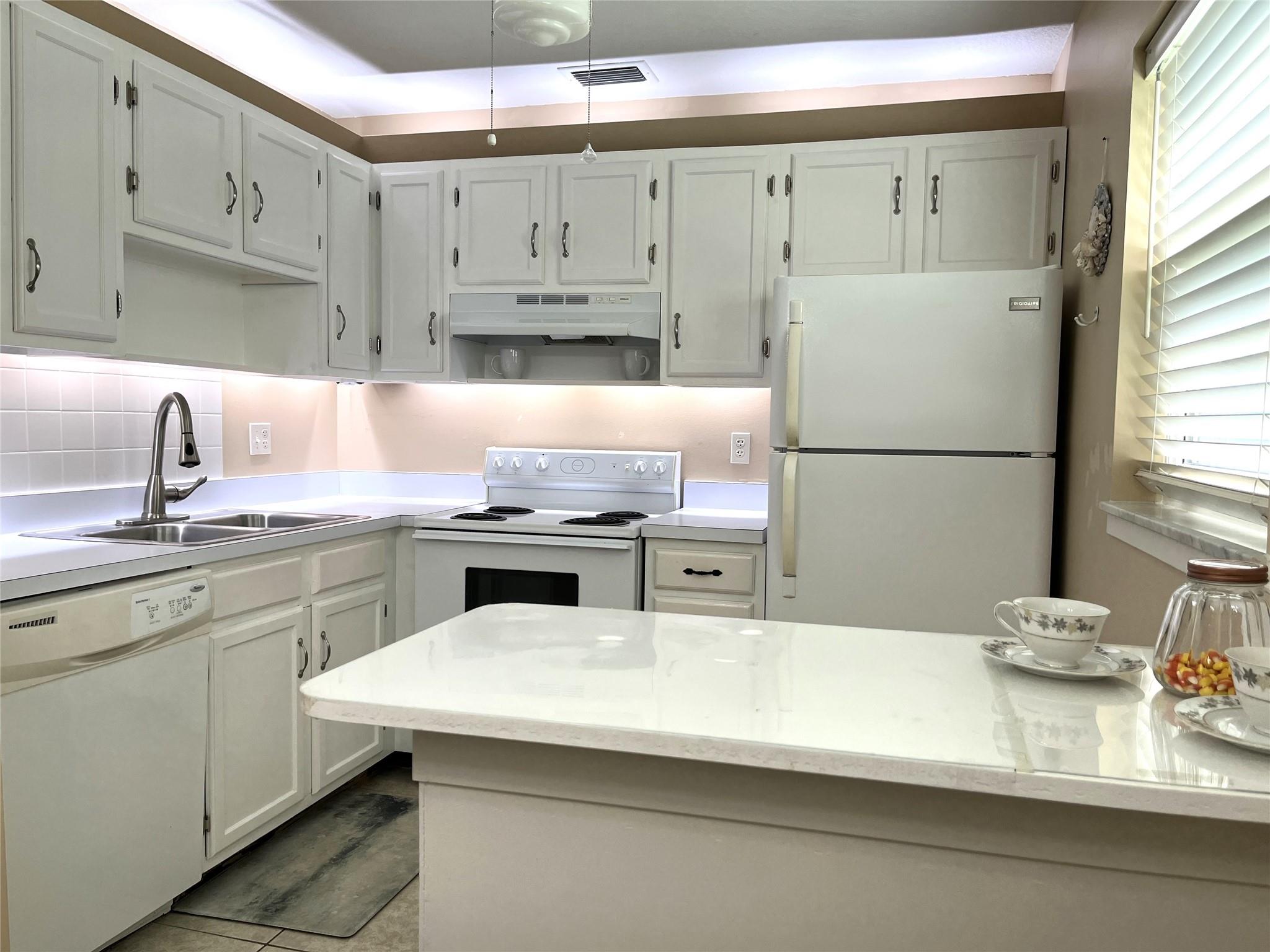 68 Royal Oak Ct 106