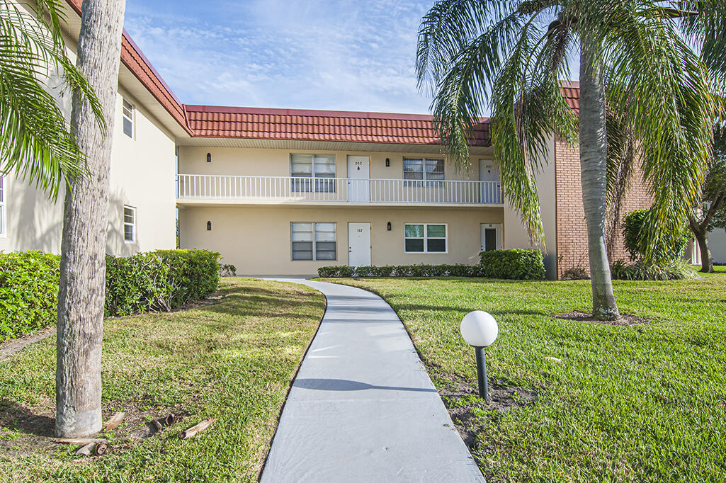 64 Woodland Drive 102