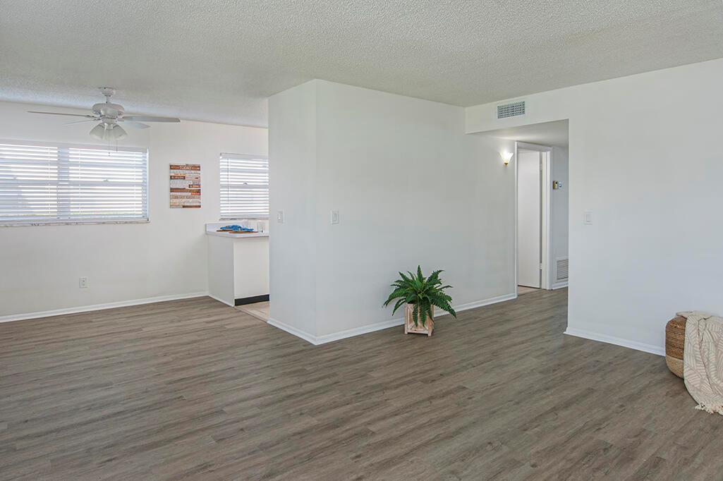 64 Woodland Drive 102