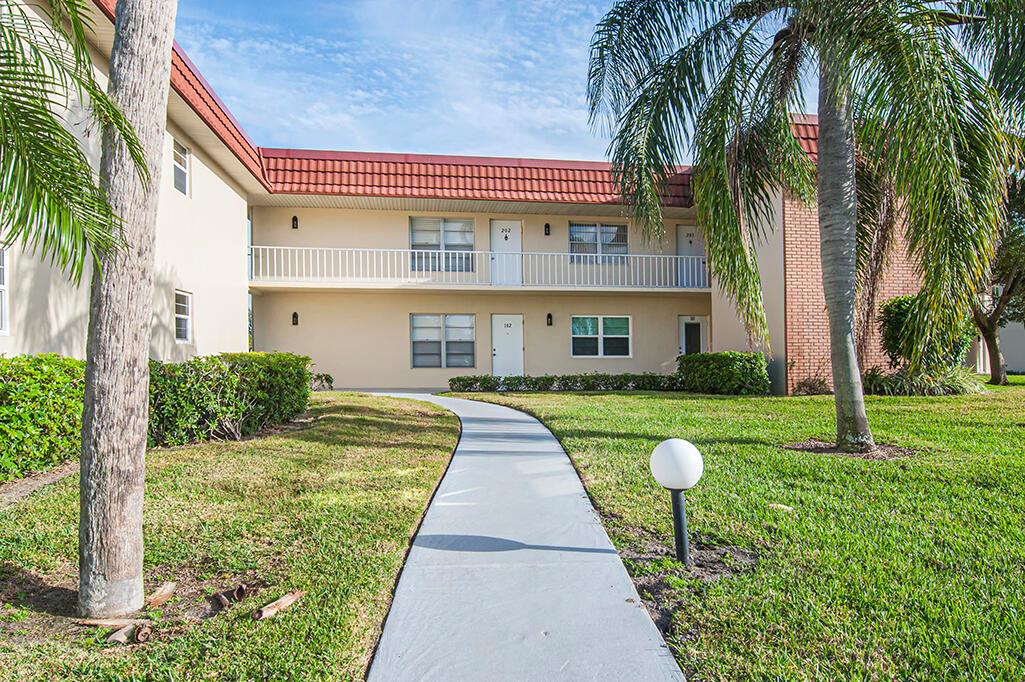 64 Woodland Drive 102