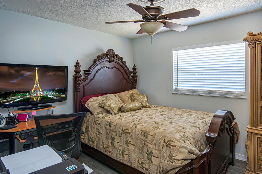 597 SE Floresta Drive