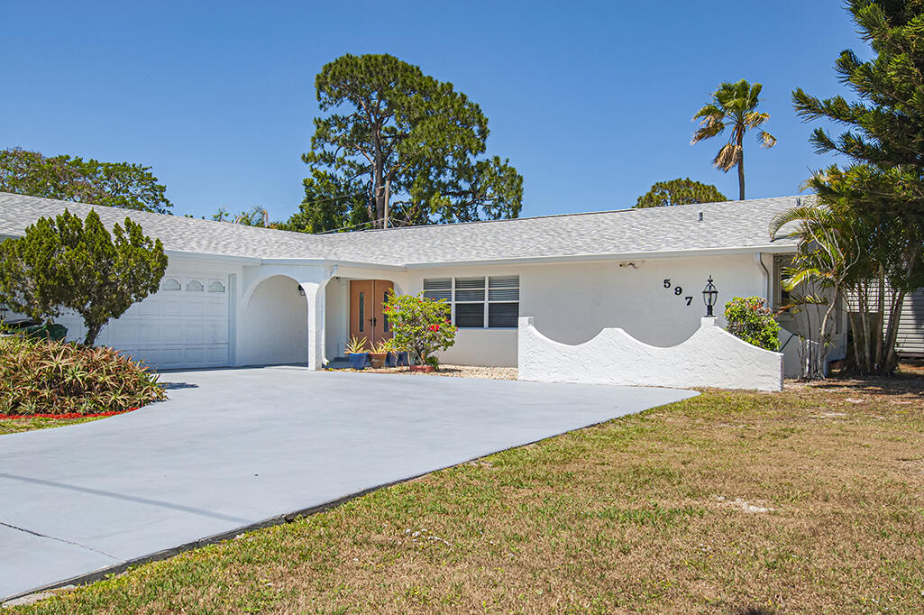 597 SE Floresta Drive
