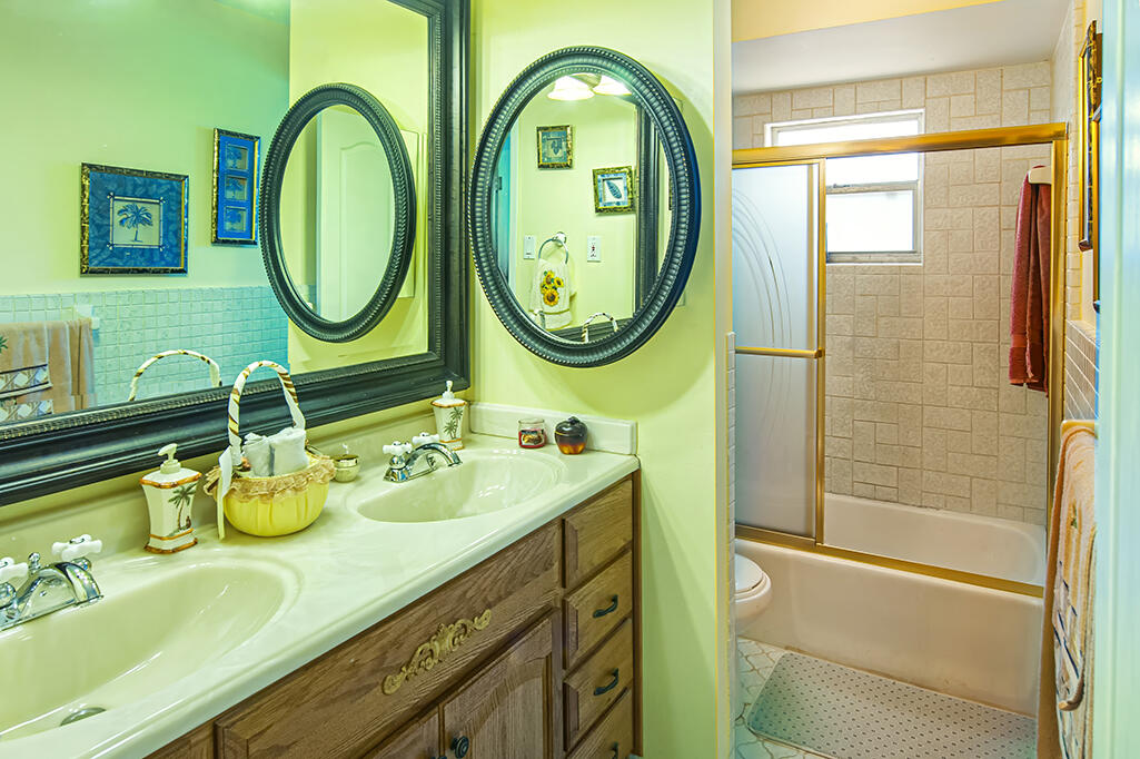 597 SE Floresta Drive