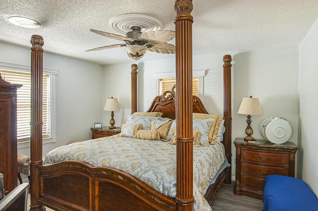 597 SE Floresta Drive