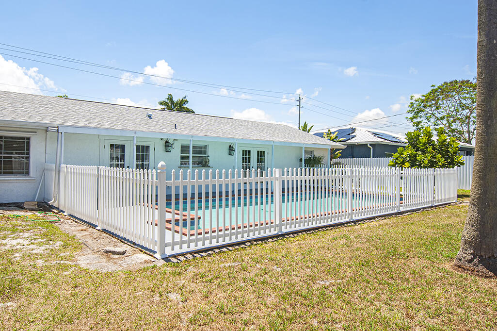 597 SE Floresta Drive