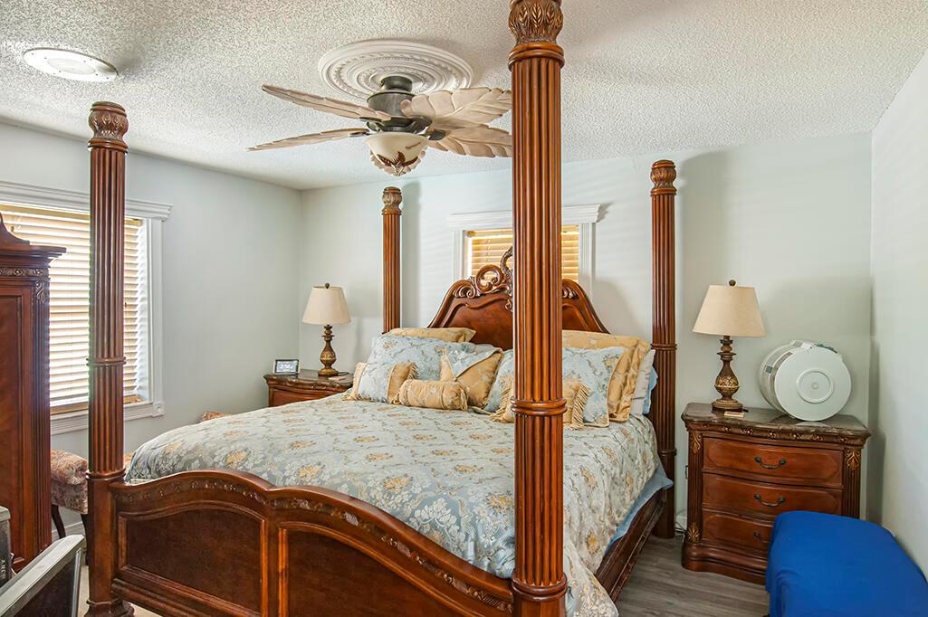 597 SE Floresta Drive