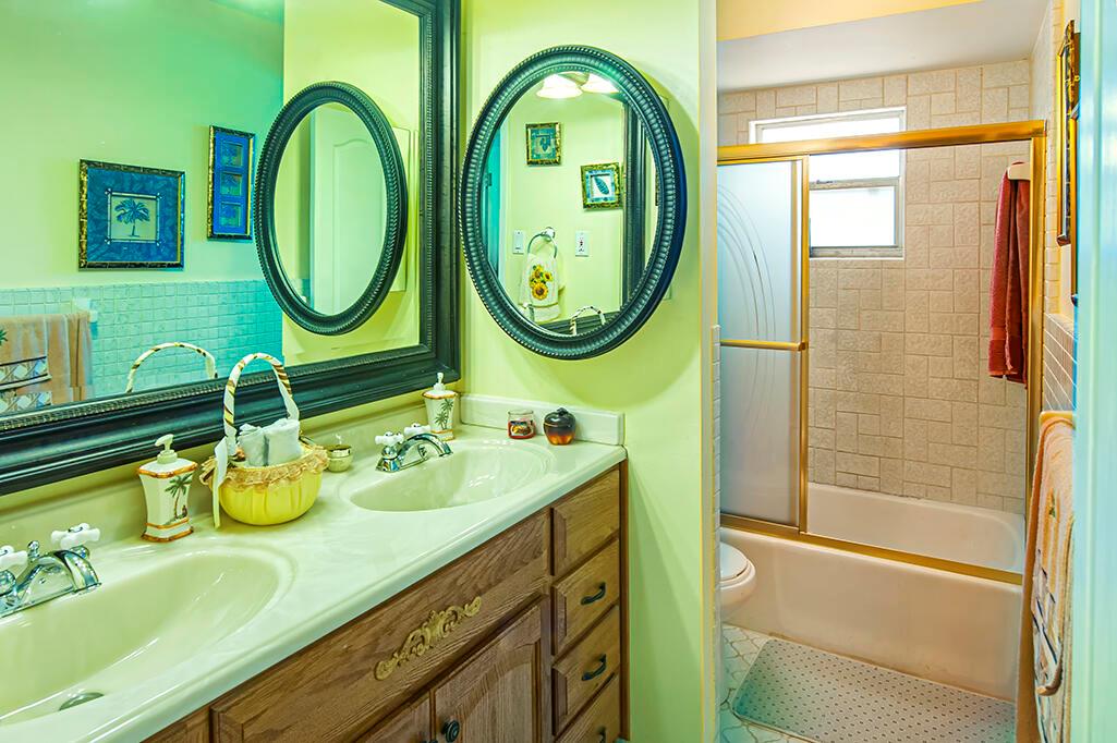 597 SE Floresta Drive