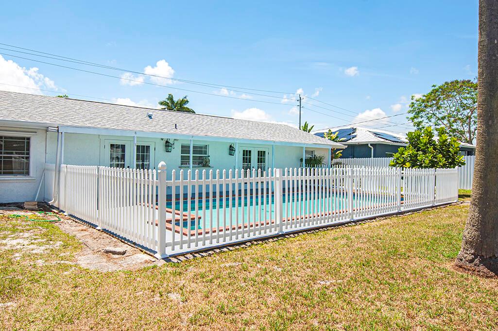 597 SE Floresta Drive