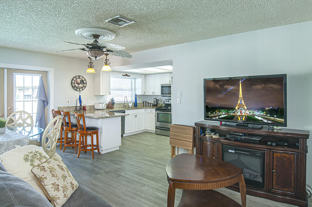 597 SE Floresta Drive