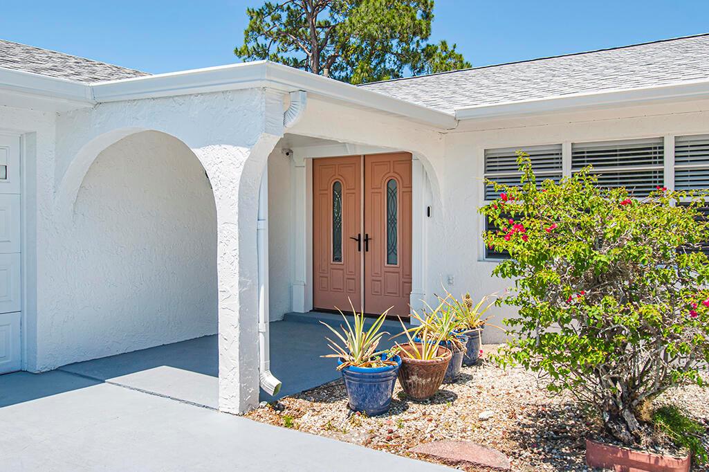 597 SE Floresta Drive