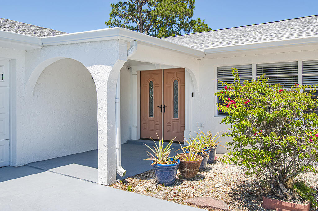 597 SE Floresta Drive