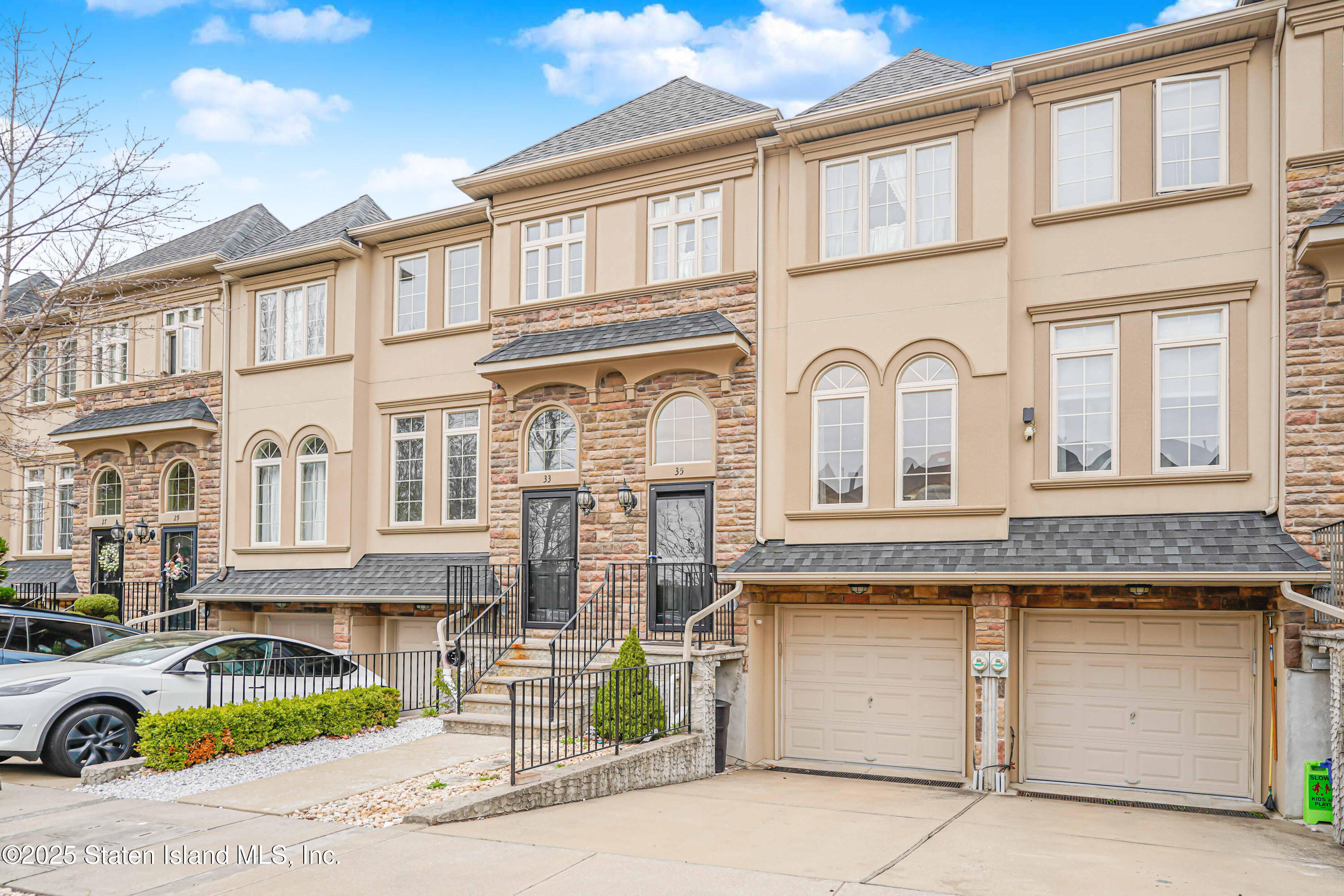 35 Monarch Court