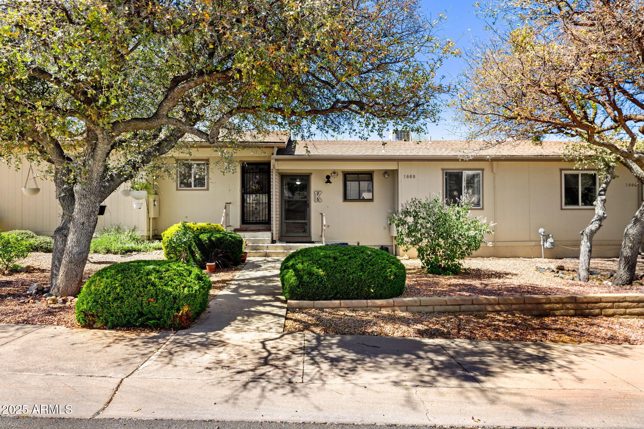 1608 Canada Crescent