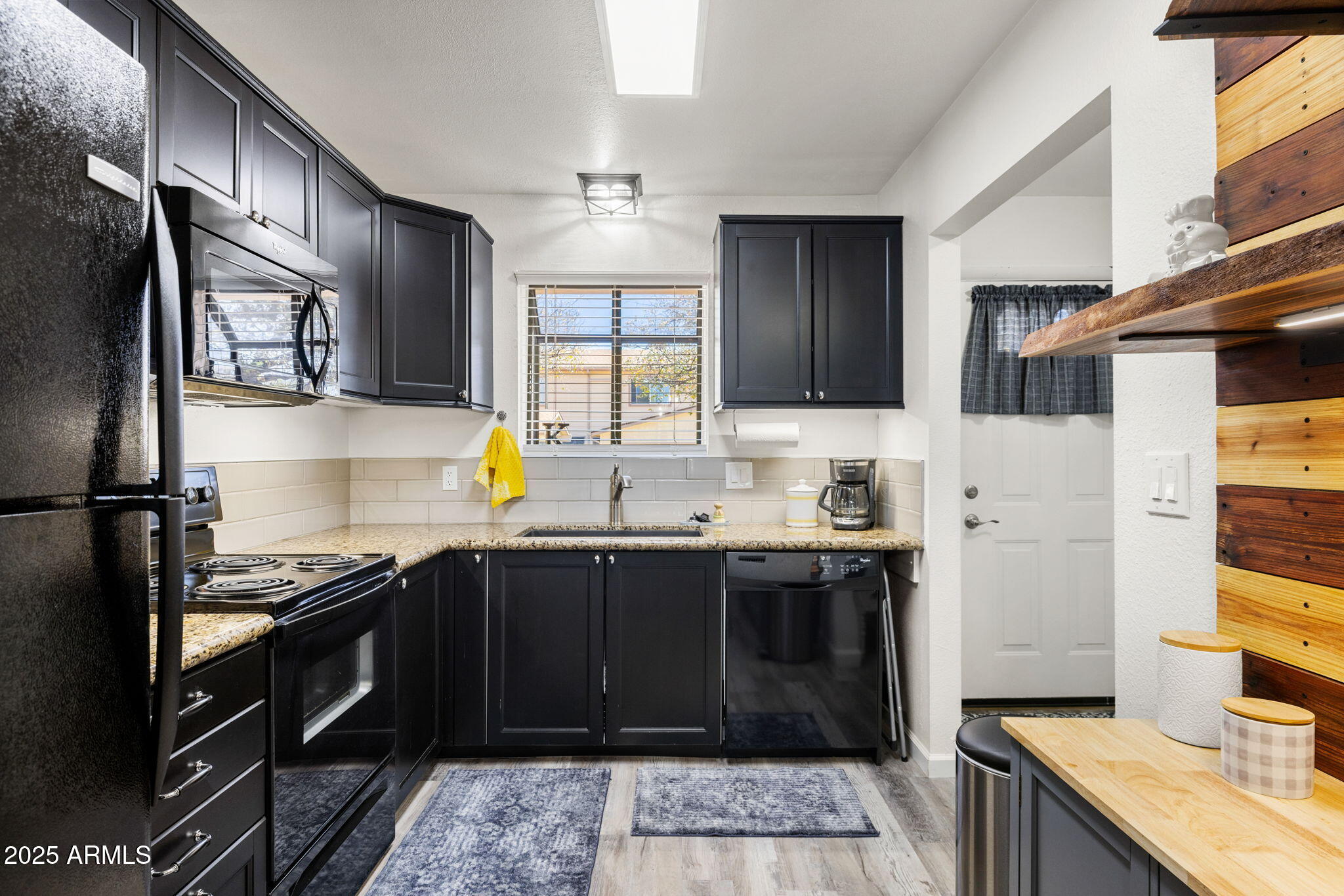 1608 Canada Crescent