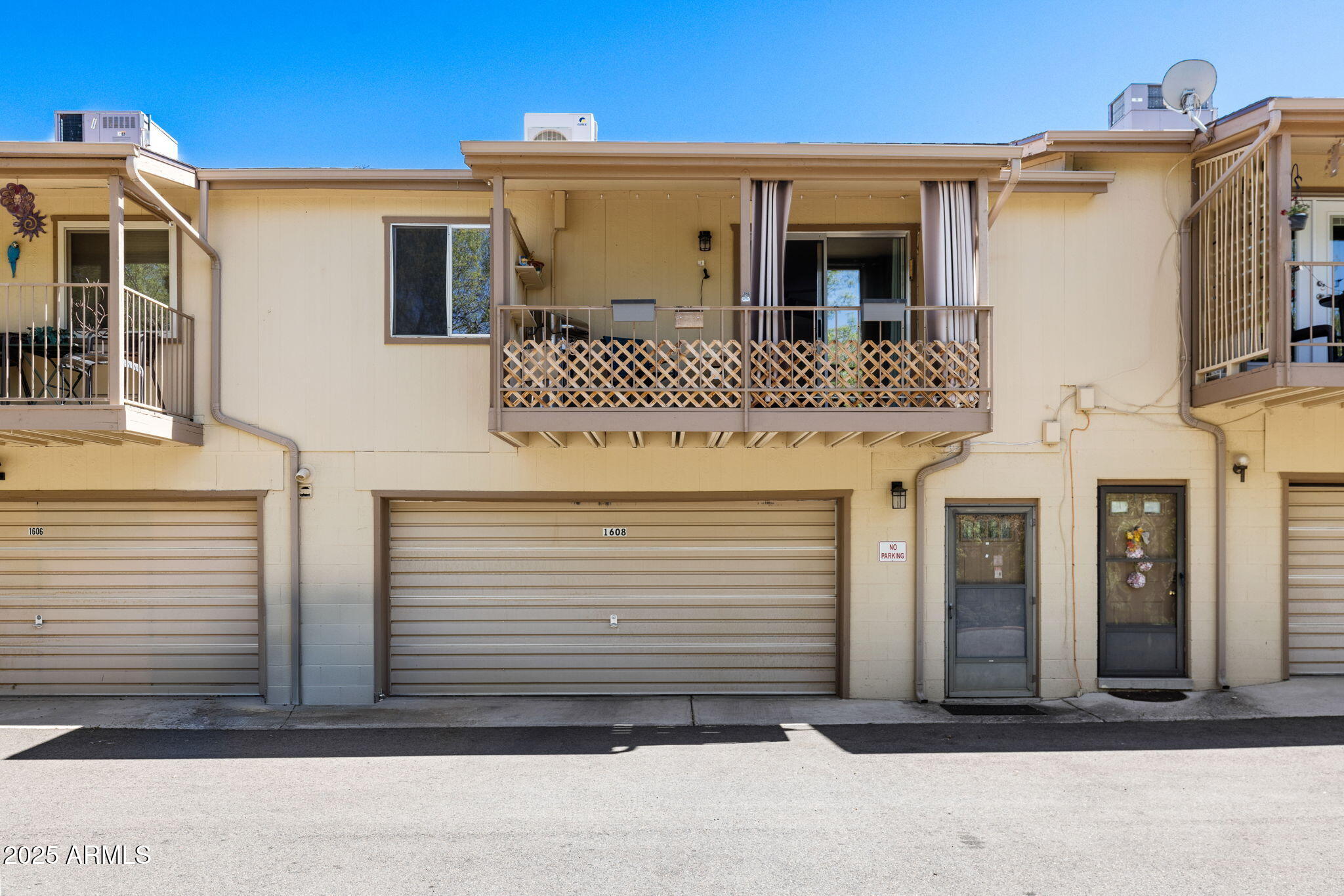 1608 Canada Crescent