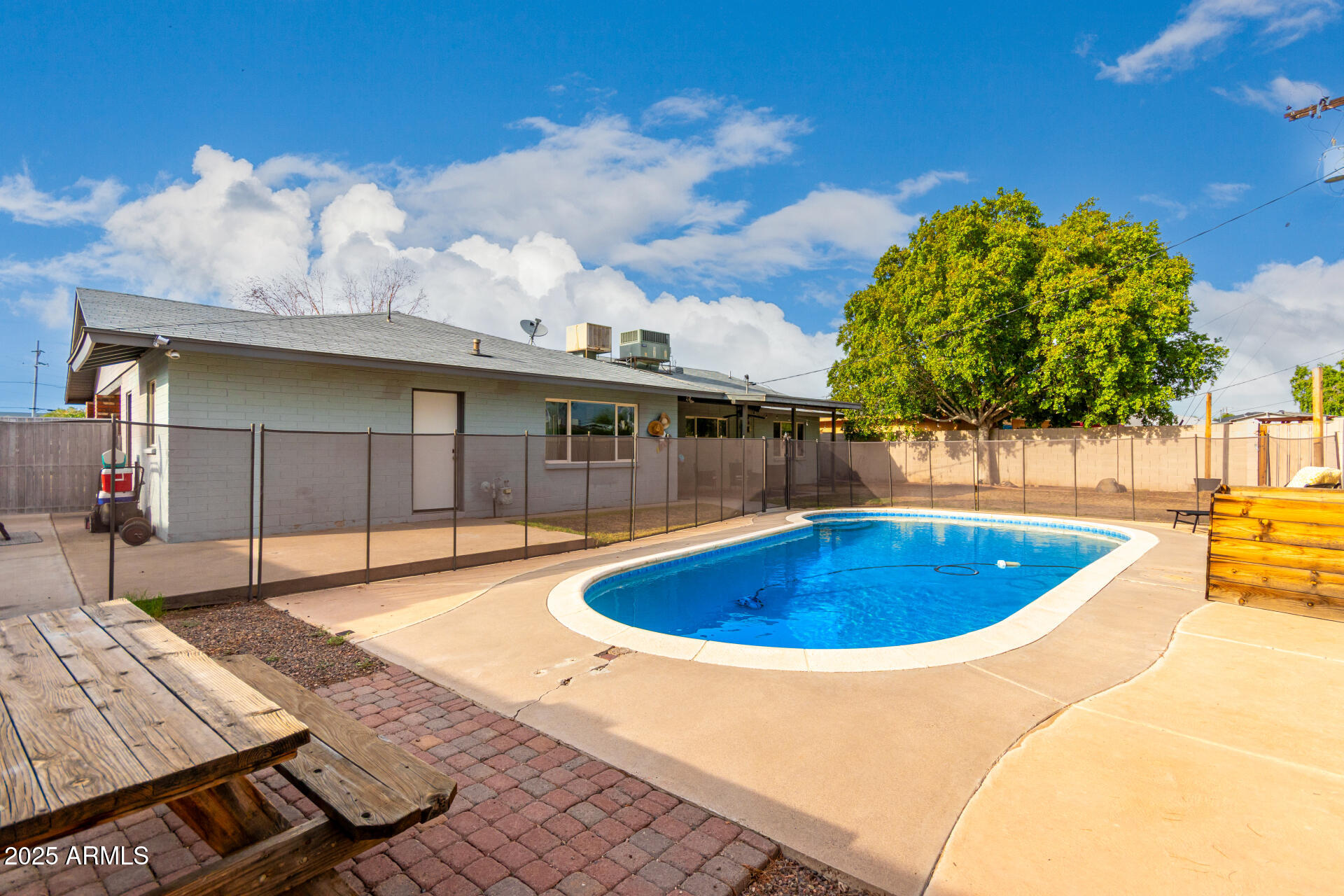 2509 W VILLAGE Drive