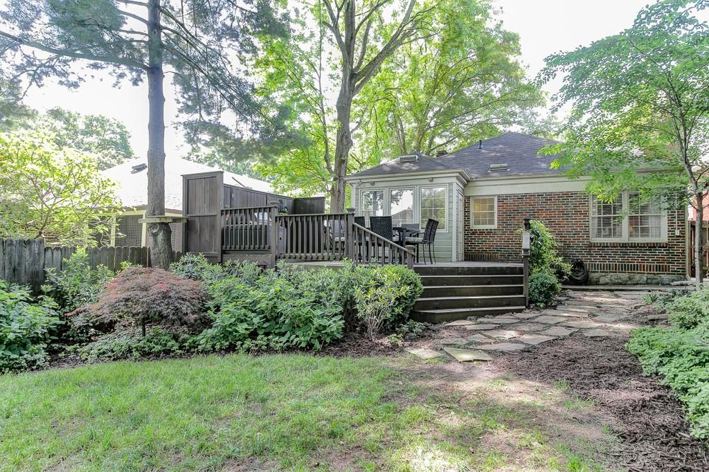 1074 Rosewood Drive NE