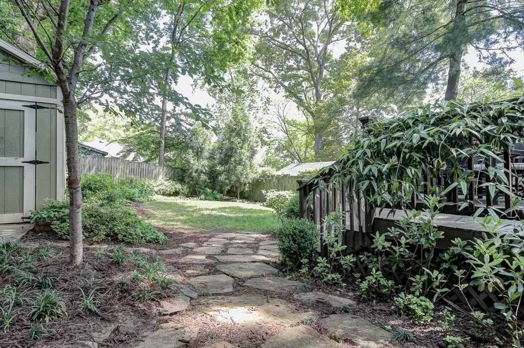 1074 Rosewood Drive NE