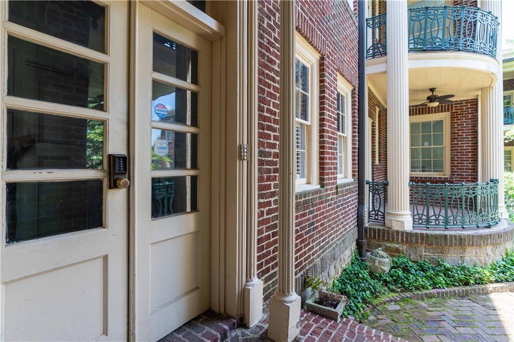 1025 Saint Charles Avenue Unit: B