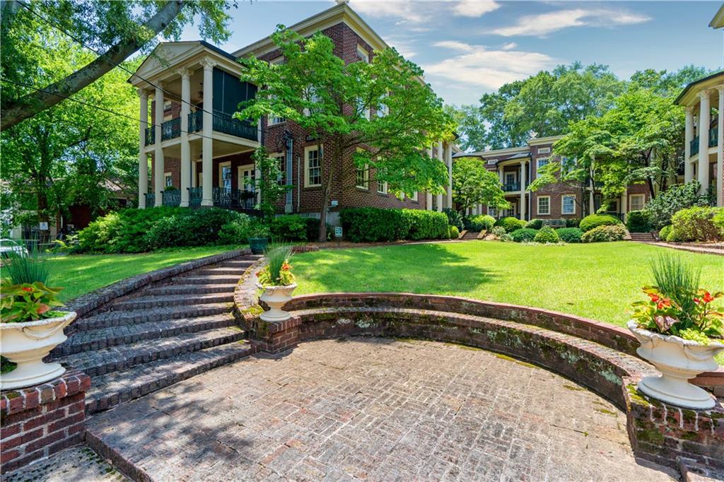 1025 Saint Charles Avenue Unit: B
