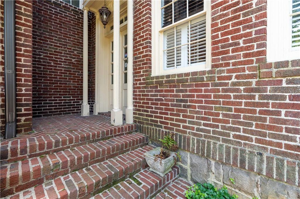 1025 Saint Charles Avenue Unit: B