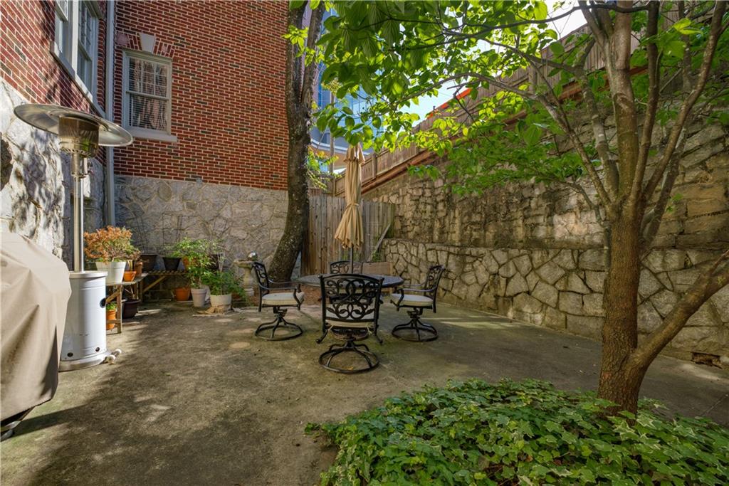 2 Collier Road NW Unit: 9