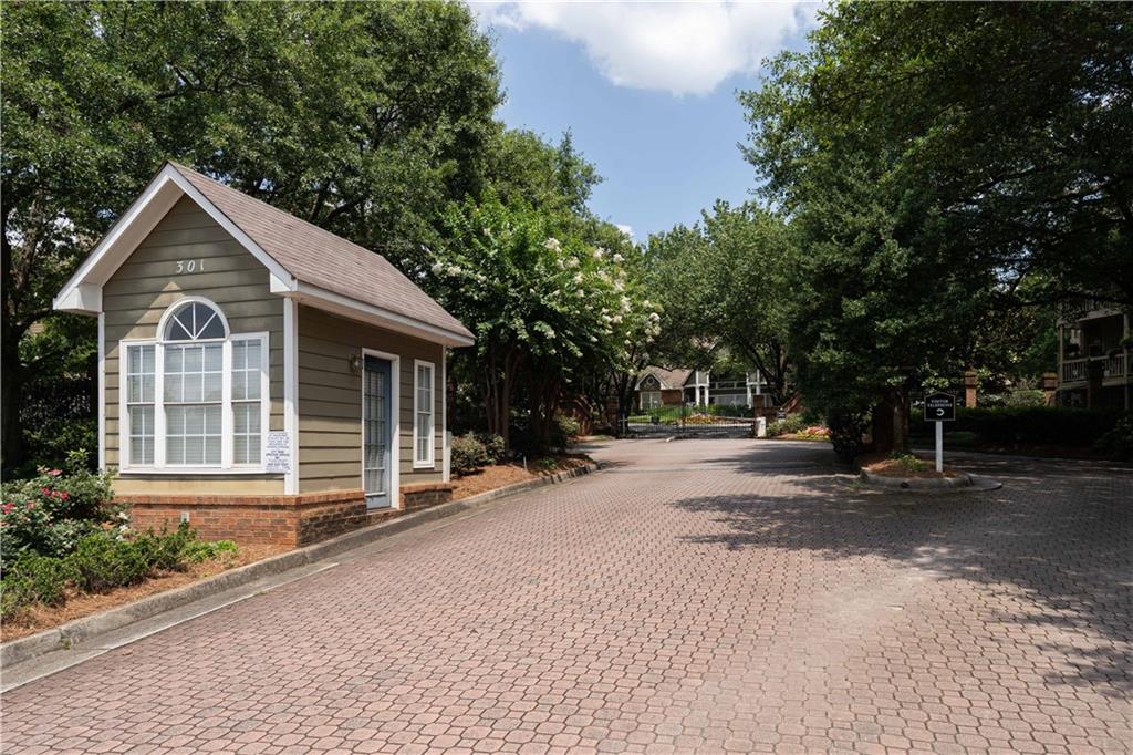 823 Mcgill Park Avenue NE Unit: 823