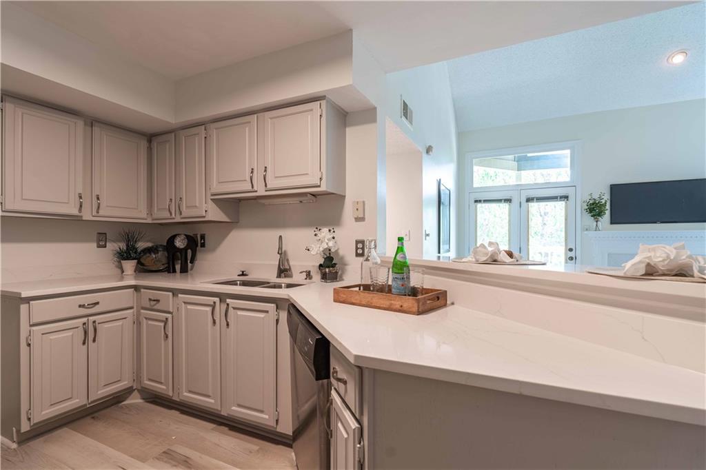 823 Mcgill Park Avenue NE Unit: 823