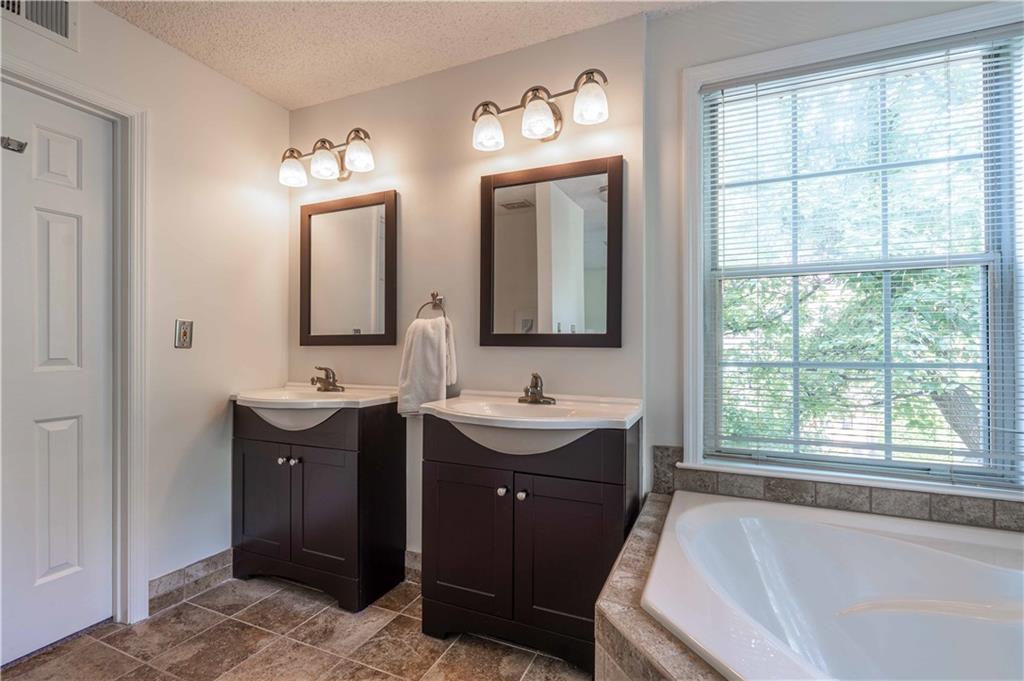 823 Mcgill Park Avenue NE Unit: 823