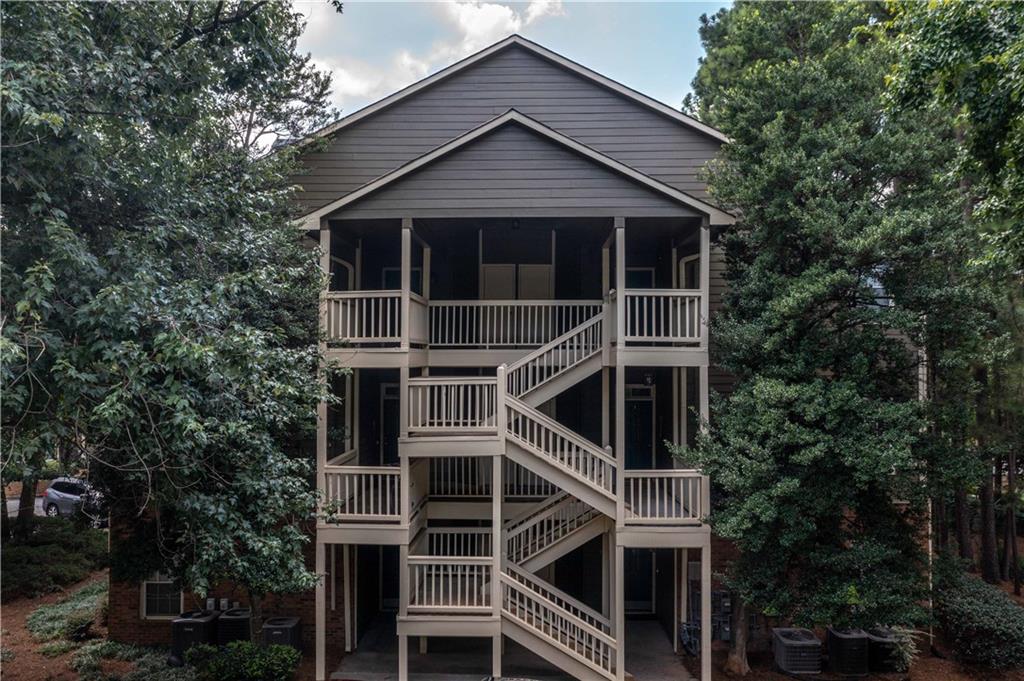 823 Mcgill Park Avenue NE Unit: 823