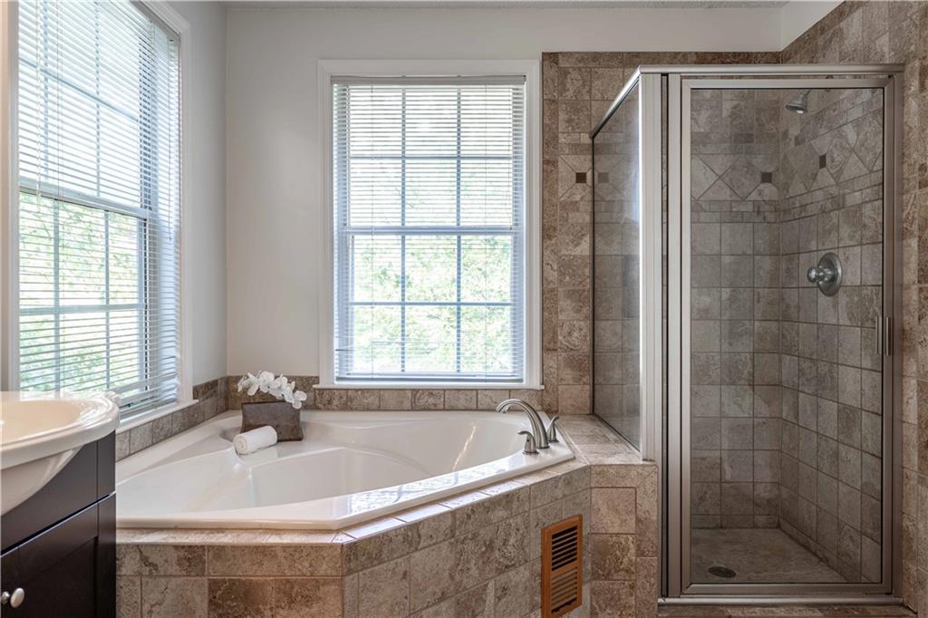 823 Mcgill Park Avenue NE Unit: 823