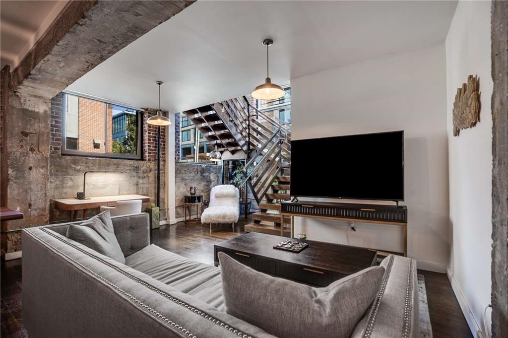650 Glen Iris Drive NE Unit: 10