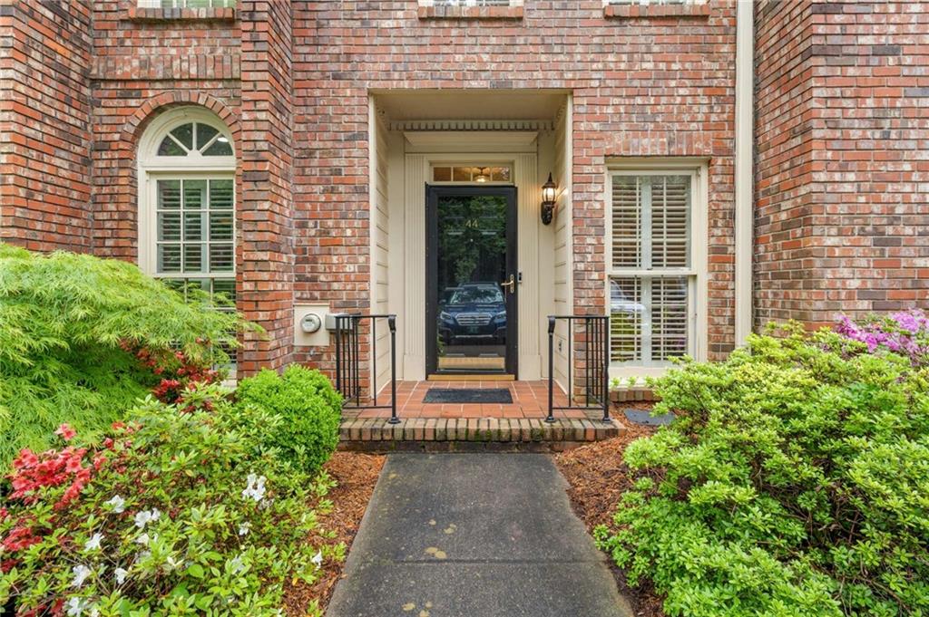 44 Lullwater Place NE