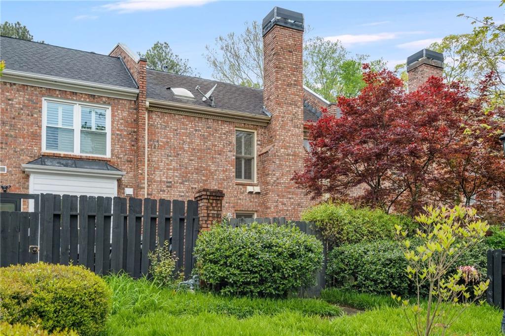 44 Lullwater Place NE