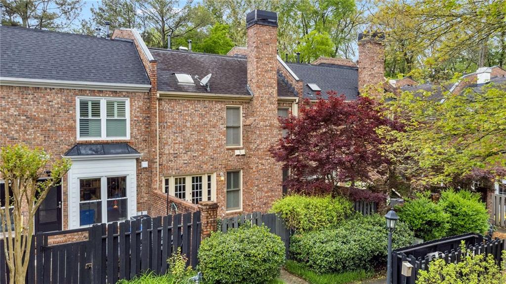 44 Lullwater Place NE