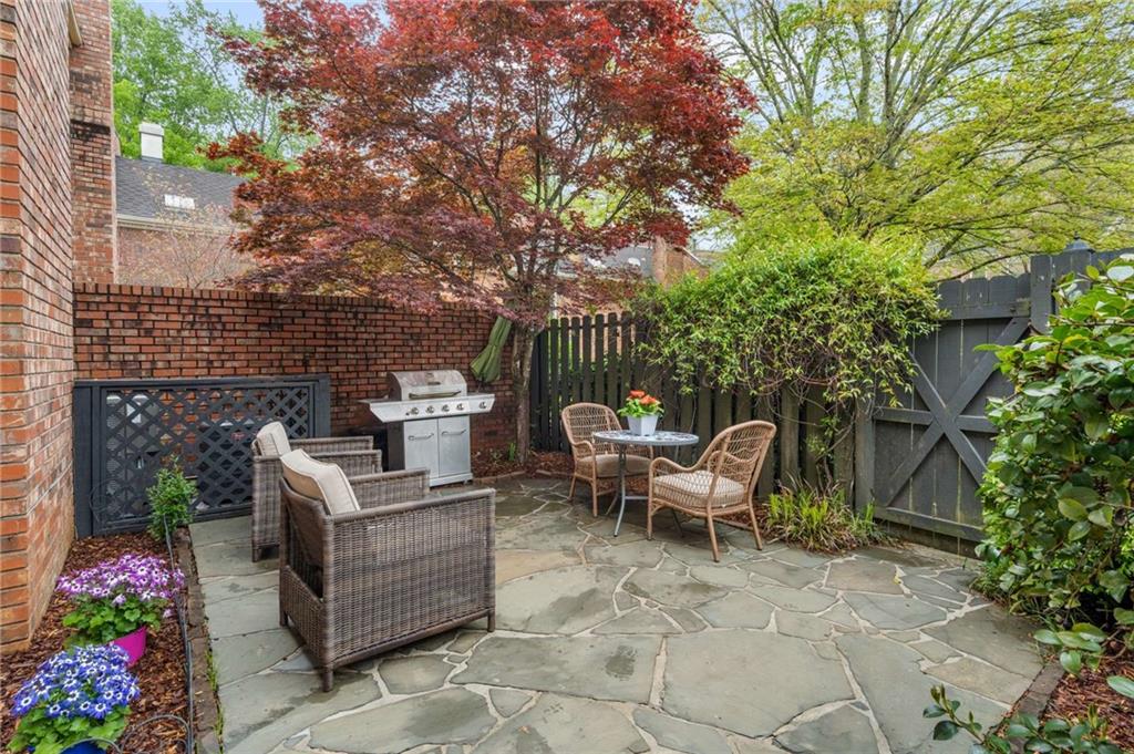 44 Lullwater Place NE