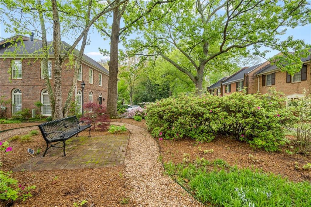 44 Lullwater Place NE