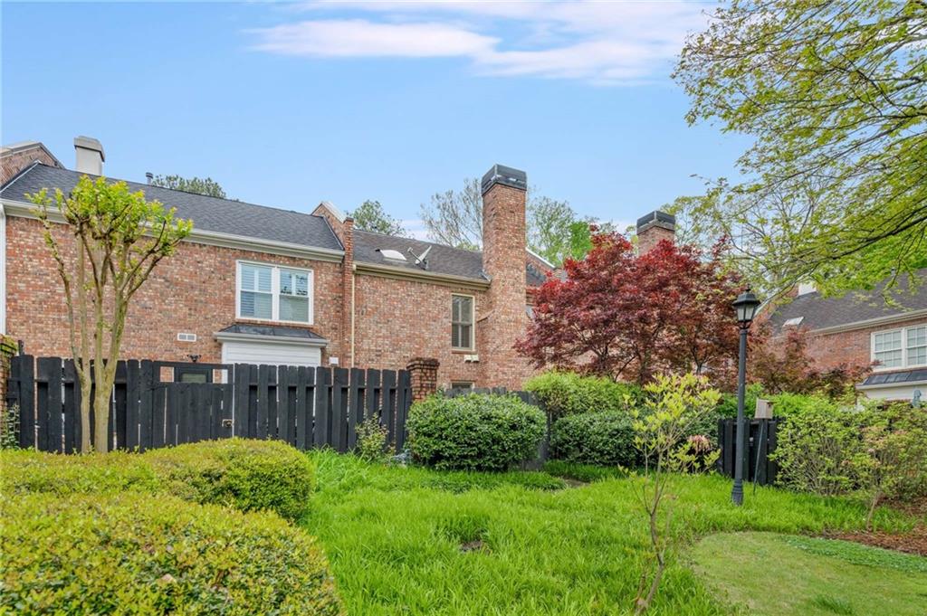 44 Lullwater Place NE