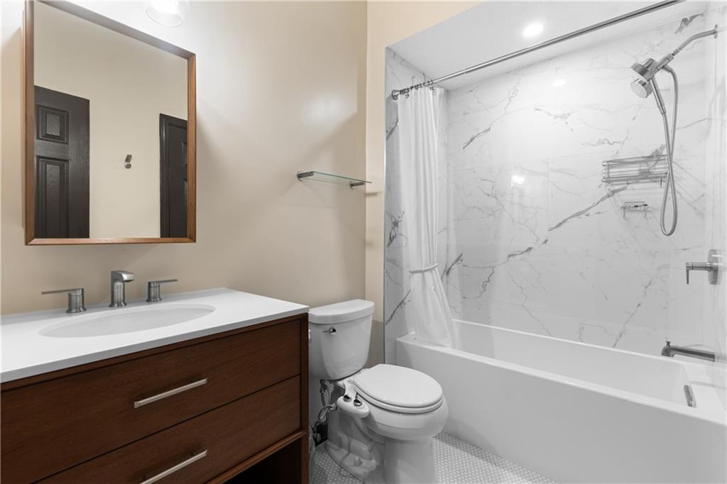 1250 Parkwood Circle SE Unit 400